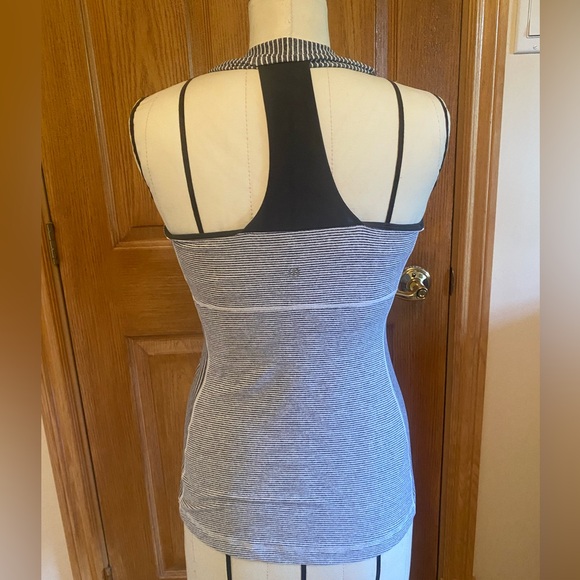 Lululemon Athletica Gray Scoop Neck Active Tank || Size: 8 - Picture 3 of 6